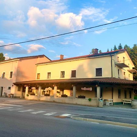 Hotel Gostisce Stari Grad Senozece Exterior foto